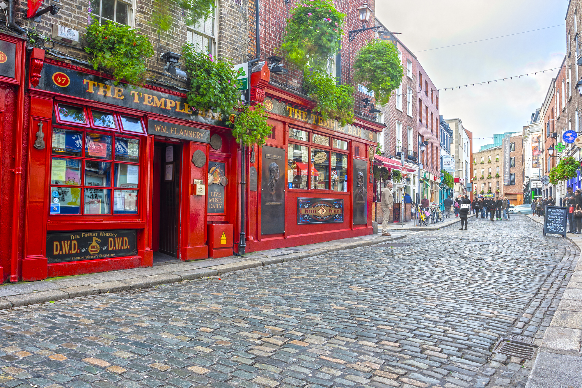 Dublin ireland. Ирландия столица Дублин. Ирландия Графтон стрит. Ирландия Дублин улицы. The Temple Bar Дублин.