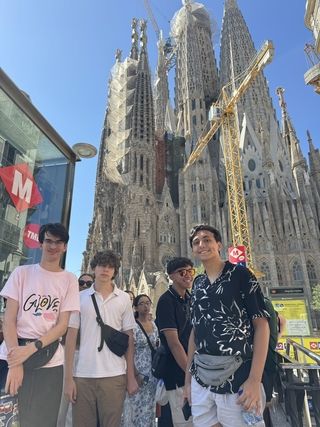 Students in front of Sagrada Familia