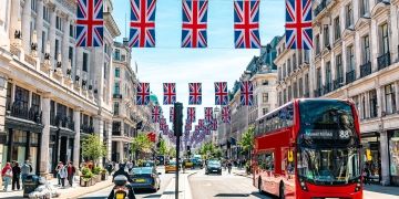 london flags street bus