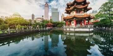 taipei taiwan temple lake