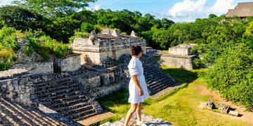 yucatan woman at mayan ruins