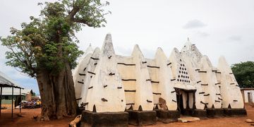 legon-larabanga-mosque-entrance