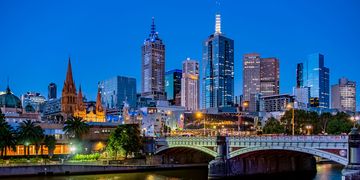 melbourne-skyline-yarra-river-dusk