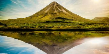 monteverde-arenal-volcano-reflection