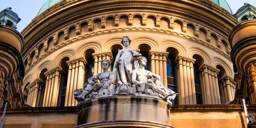 sydney-queen-victoria-bldg-statues