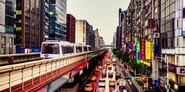 taipei-street-scene-rail-line