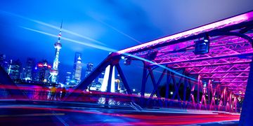 shanghai-bridge-tower-night