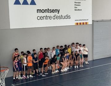 Group photo of CIEE and Montseny Students