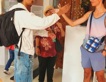 Students try traditional Malay clothes.