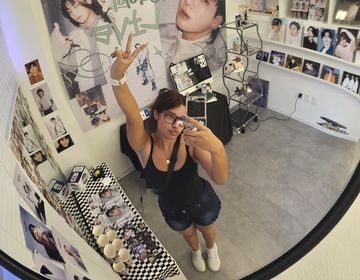 Peace sign pose in mirror picture in Jungkook birthday cafe