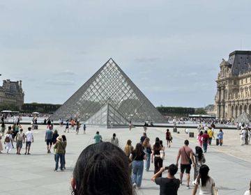 the louvre paris abroad