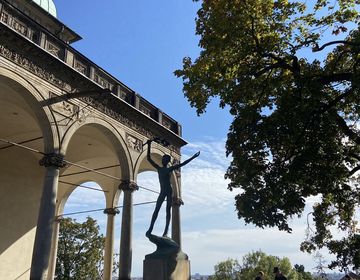 prague park abroad statue