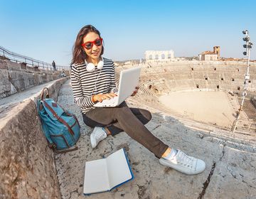 rome-girl-studying-in-colloseum