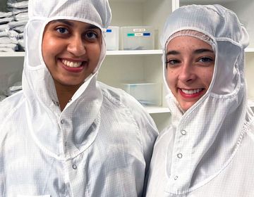 toulouse two girls in lab ppe gear