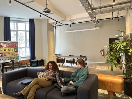 berlin-center-girls-studying