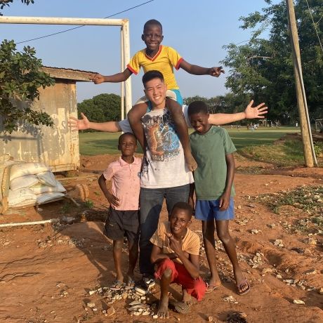 volunteer student in legon ghana with children