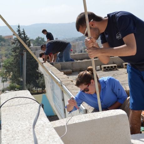 student volunteers abroad amman jordan painting