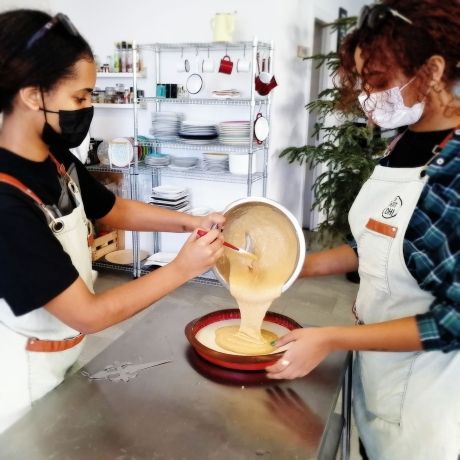 madrid students making pie