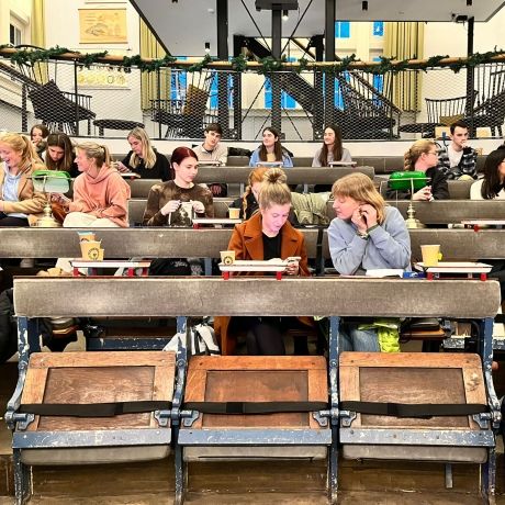 amsterdam students in classroom setting