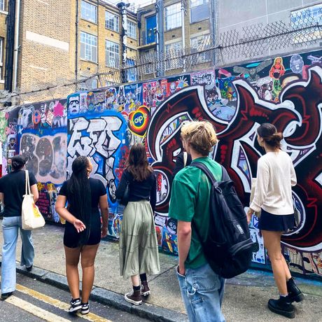 berlin students on a graffiti tour