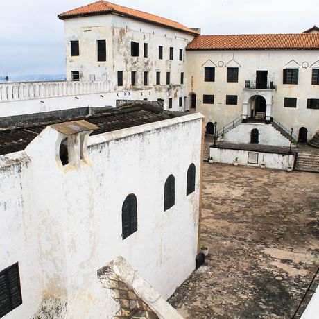 legon-cape-coast-castle-courtyard