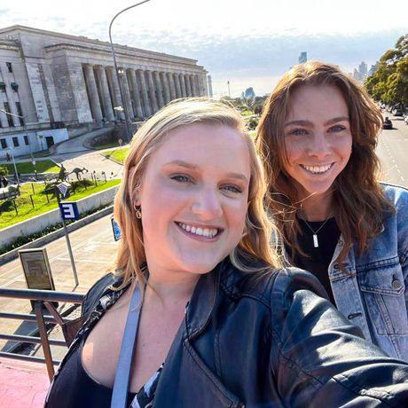 buenos-aires-two-girls-smiling-bridge