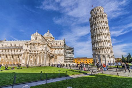 italy-pisa-piazza-del-duomo.jpg