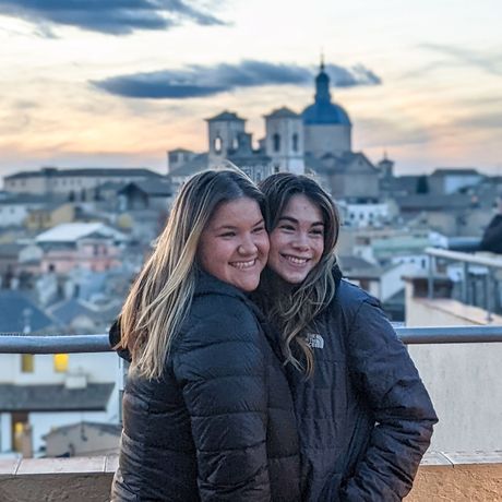 madrid-girls-posing-toledo