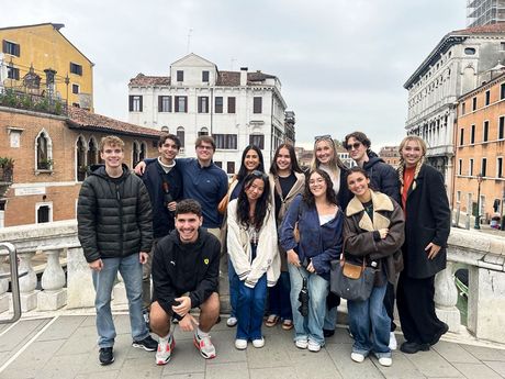 milan-student-group-posing-bridge