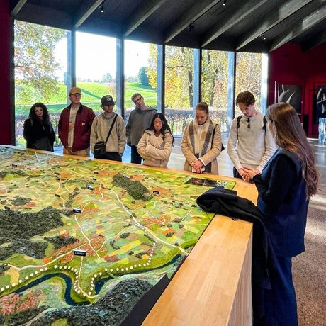 milan-students-winery-tour-table