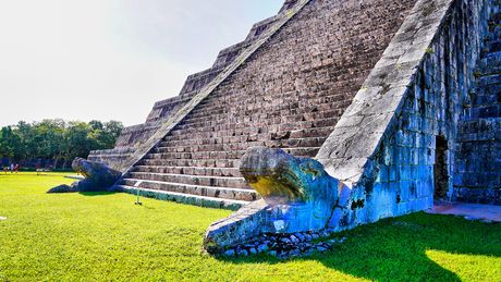 yucatan-kukulcan-base-carving