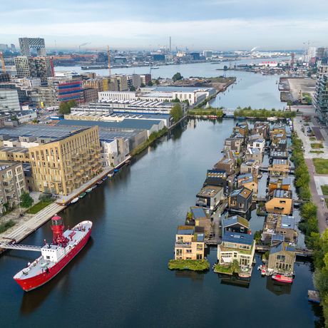 amsterdam-schoonschip-floating-houses-neighborhood