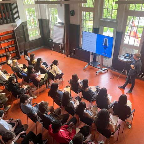 amsterdam-students-classroom-lecture