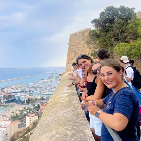 alicante-students-overlooking-city-santa-barbara-castle