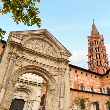 toulouse-basilica-san-sernin-arch-tower