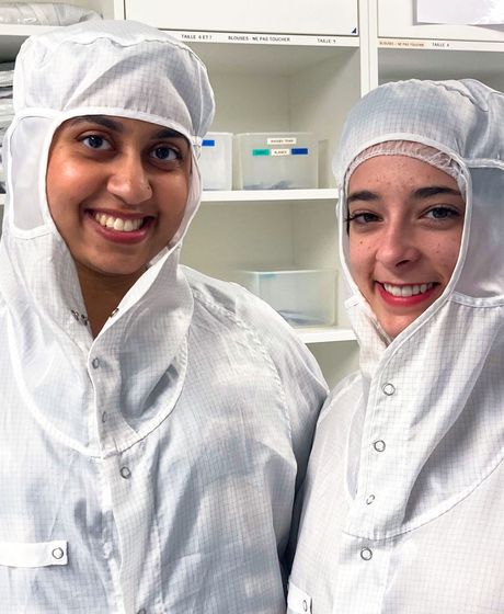 toulouse two girls in lab ppe gear