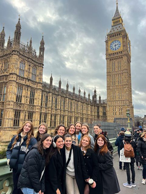 Students posing in front of Big Ben in London