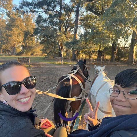 Program leader and student on carriage ride in Buenos Aires