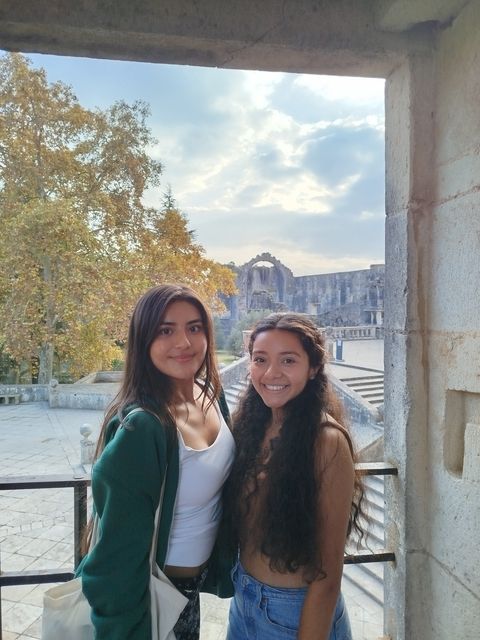 Students on a window overlooking the Tomar Convent