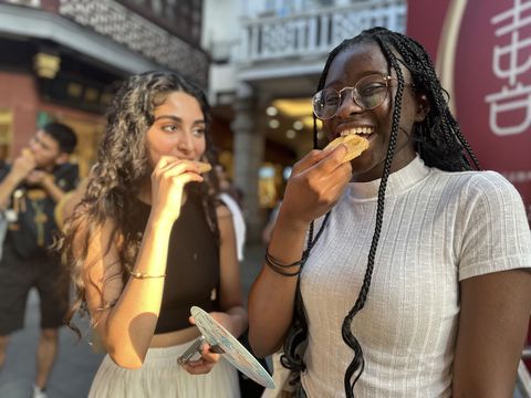 Teachers in Shanghai tasting local food