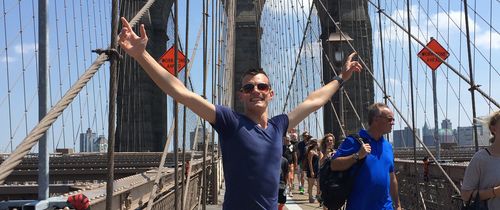 ciee intern in usa new york city bridge