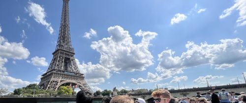 student cruise to eiffel tower paris