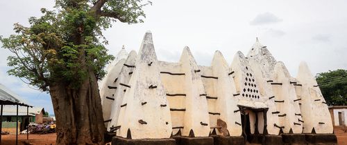 legon-larabanga-mosque-entrance