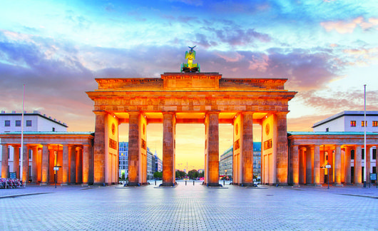 berlin gate nighttime