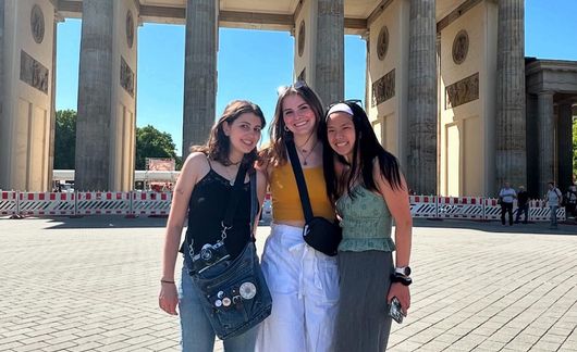 berlin study abroad students gate