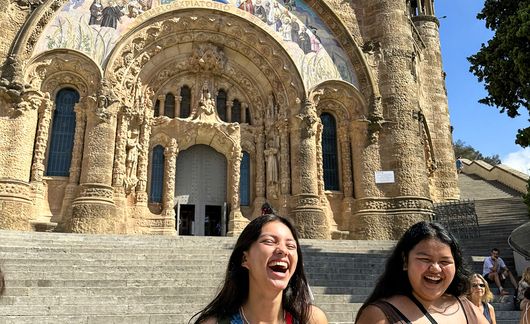 barcelona-two-students-laughing-tibiadabo