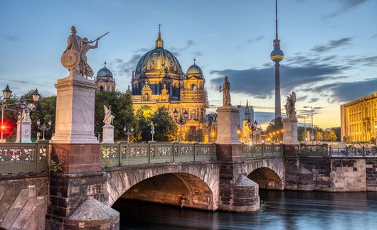 berlin-cathedral-tv-tower-sunset