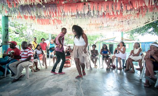 students abroad dancing cultural excursion DR