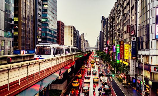 taipei-street-scene-rail-line