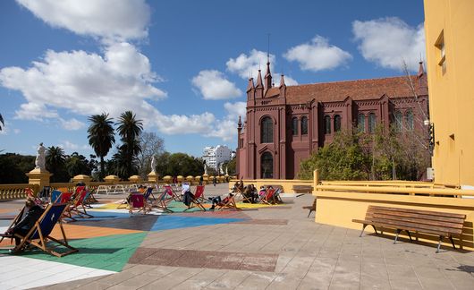 plaza buenos aires outside sunny